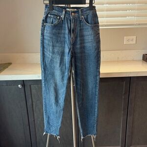 Levi’s Classic High-Rise Blue Women's Mom Jeans